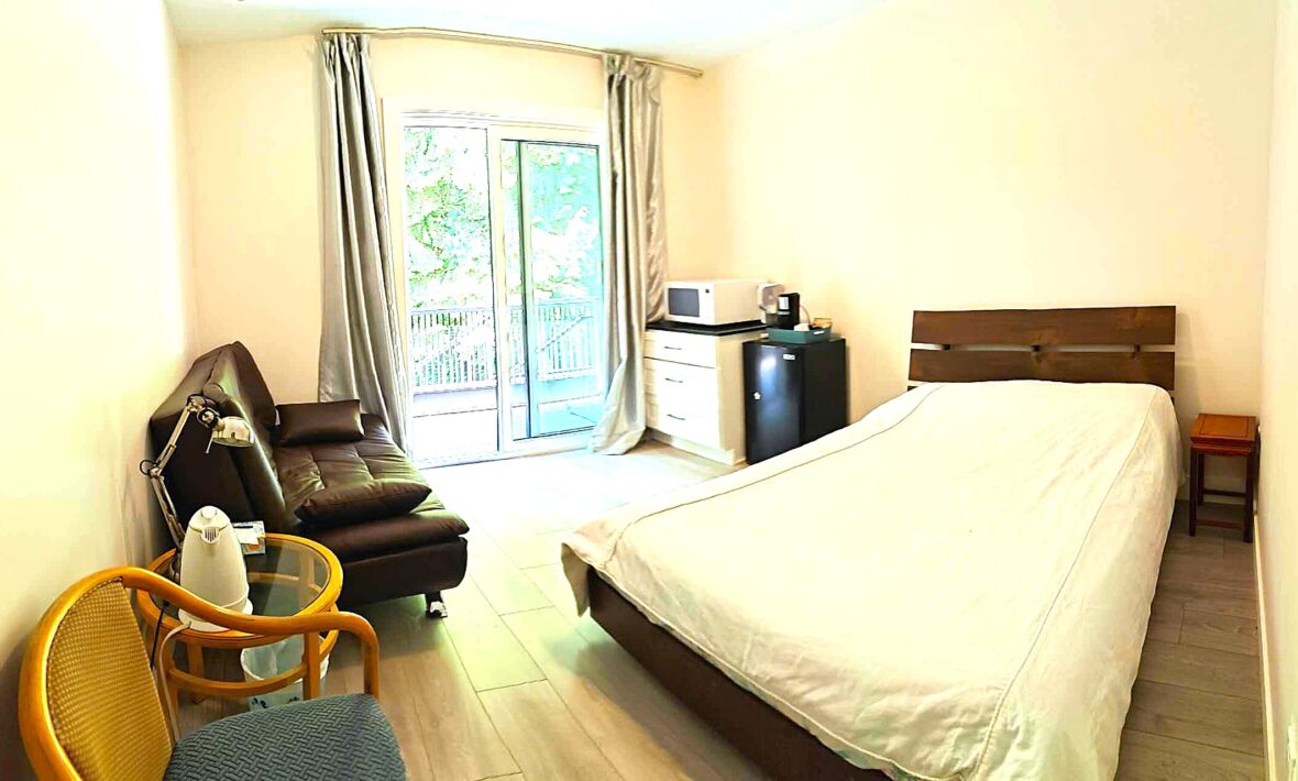 Downtown Alternative Boy’s room