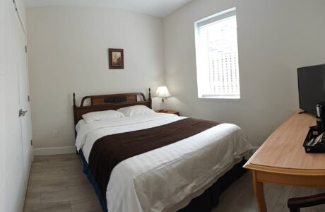 Room with Ensuite Bathroom Queenbed